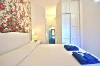 COTTAGE SMERALDA -5pax w/private jacuzzi terrace and shared Pool Seaview - balcony