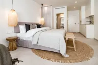 A4- Seaclub Suites by Roomservices - Condos
