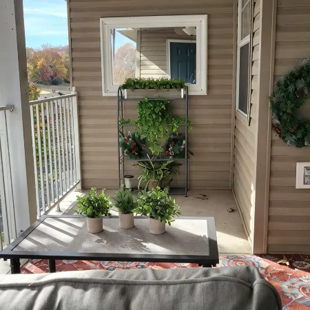 Romantic Summer Getaway for Two!! Easy Walk-in 1Bd 1BA Condo... No Steps!!!