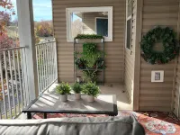 Romantic Summer Getaway for Two!! Easy Walk-in 1Bd 1BA Condo... No Steps!!!