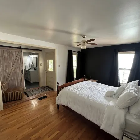 Pet friendly Spacious, modern, best location