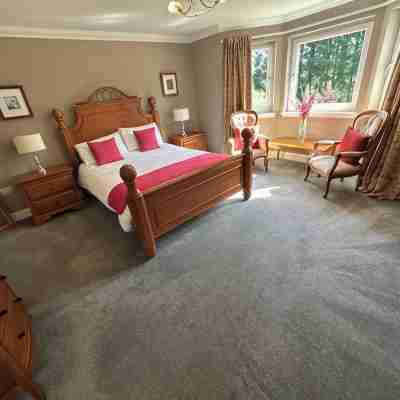 Luxury Scottish Highland Country House with large private gardens by Inverness Rooms