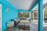 Charming Tropical Pool Home, Walk to the Beach! - WiFi
