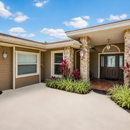 On the Gulf! Luxury 4/3 with 2 Master Bedrooms, Pool and Spa and Dock!