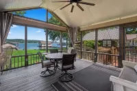 Spacious 5-bedroom house in the heart of Guntersville located ON the lake. - 4-Sterne