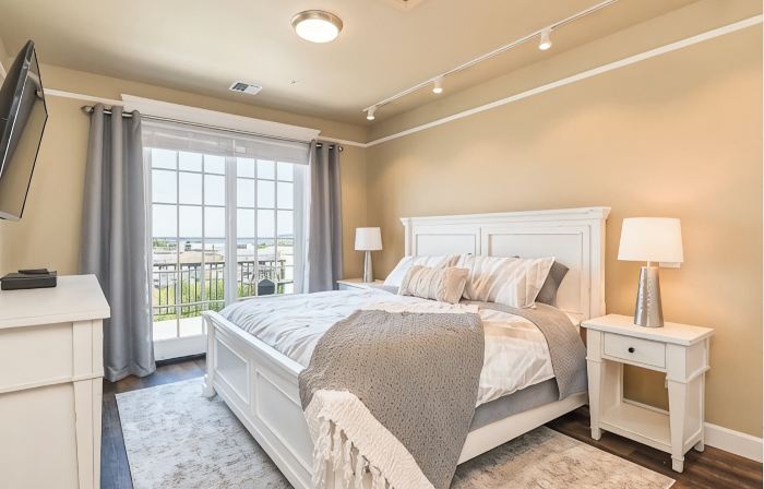 “Inn on the Harbor” Stunning sunsets, centrally located, cozy getaway!
