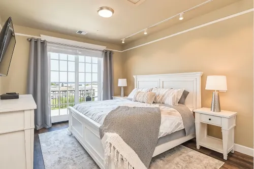 “Inn on the Harbor” Stunning sunsets, centrally located, cozy getaway!