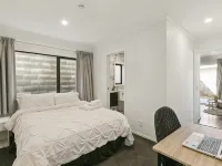 Modern 1BR Flat, Private Entry, Full Kitchen-30 minutes' drive to Wellington CBD Hotels in Upper Hutt City