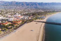 Charming 4BR/3BA Getaway, Walk to Downtown Santa Barbara & Beach, Sleeps 8 - Villas