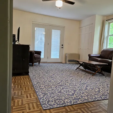 Cozy 2-bedroom cabin in charming Shandaken with WiFi, AC