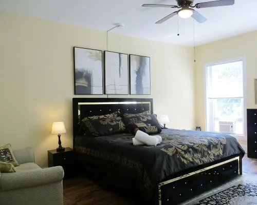 Spacious Downtown Frederick, 3 BR, Full Kitchen Off Street Parking Hotels in Frederick