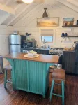 Lovely studio steps to the beach in Dennis port - 3-Star