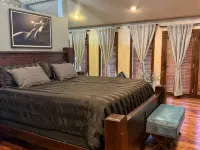 Gorgeous 6-bedroom, 5 bath house with magnificent view of the river in Ft Pierre Hotels in Stanley County