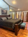 Gorgeous 6-bedroom, 5 bath house with magnificent view of the river in Ft Pierre - Wifi