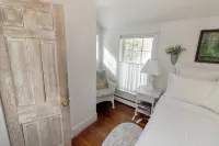 Sunnybrook House - 5 bedroom antique home in landscaped wooded grounds. - Wifi
