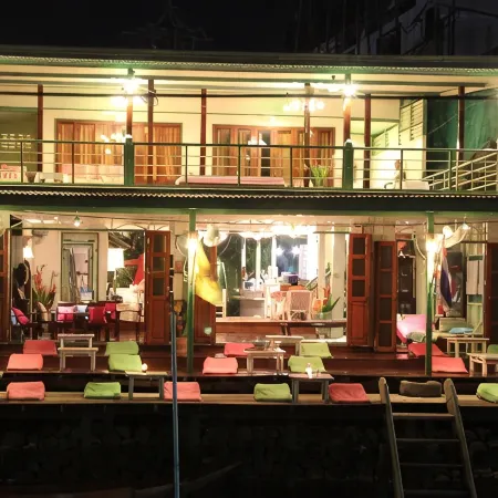 Baanrak Amphawa Homestay