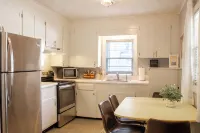 3 Br  Dtown Bungalow, Walkable to Riverfront, Restaurants & Retail, Yard Updates - Bintang 2