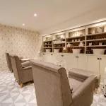 St Moritz Hotel and Cowshed Spa - parkir