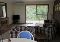 Anchorbell Holiday Apartments - Airport Shuttle
