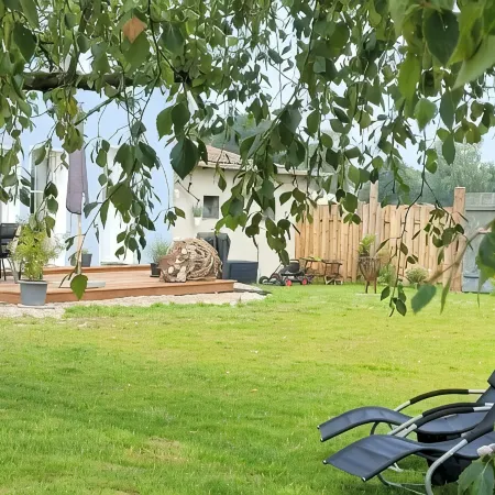 Geräumige Ferienwohnung mit 2 Schlafzimmern, 2 Bädern und Garten