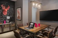 Moxy Seattle Downtown - Pet Friendly
