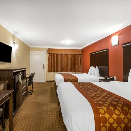 Rodeway Inn & Suites Corona