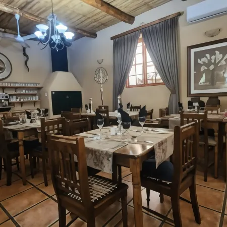 Old Mill Lodge, Seasonal Working Ostrich Farm & Restaurant, Oudtshoorn