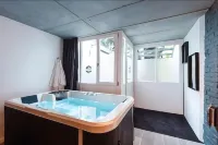 Le Comptoir Industriel - Hot Tub