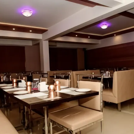 Hotel Monarch Center Point Near Dahanu Beach, Bordi