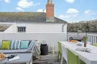 The Glass House, Fowey Luxury, parking & mooring - 4 tähden