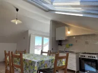 The Nest: Cozy attic room in quiet area - Apartments