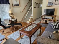 Cozy 3-bedroom town home located in the heart of downtown Bar Harbor! - บังกะโล