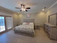 3 bedrooms, Sleeps 11 Guests. Private Pool and only a Short Drive to the Beach