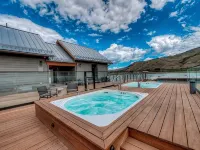 Luxury 5Br on Nat'l Forest: Private Lake, Pool & Hot Tub, Ski Keystone & Breck - Pools