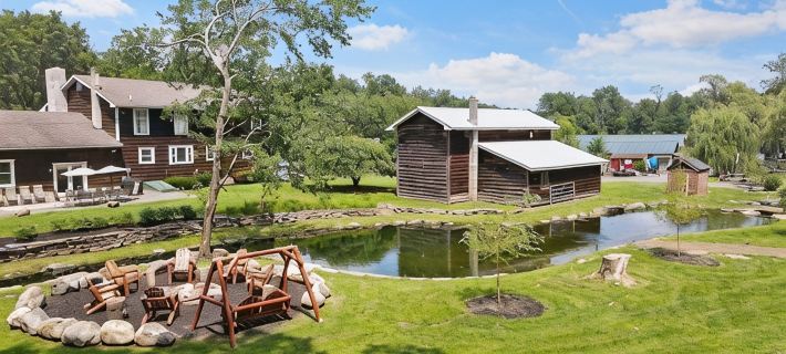 Charming Colonial w/Stream Access Pet Friendly Hotels in Pocono Township