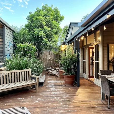 "Summer Salt Sunshine + Pets & HEATED POOL 150m to the beach!