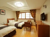 Jeju Parkside Tourist Hotel Hotels near Halla Library