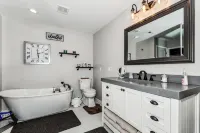 Front door parking, private covered patio with fenced in backyard - Balkon