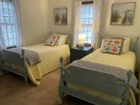 Charming, single-family getaway in Fisherman's Cove Community! - Homestays