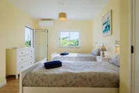 Top renovated townhouse with pool and sea access - Wifi