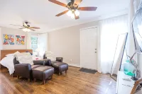 Charming Garage Apartment - Apartments
