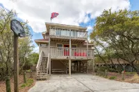 Oceanside home, 3 min walk to beach with Private Pool and Hot Tub! - 3-نجوم