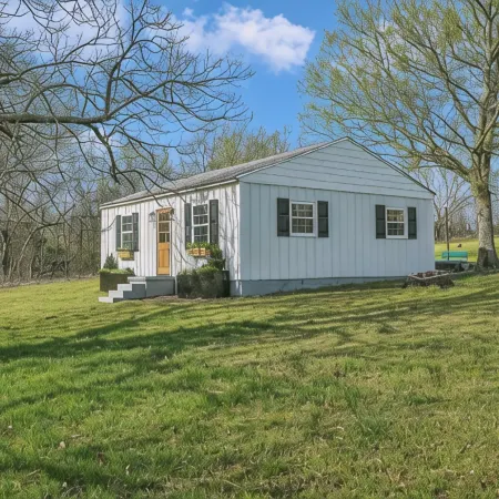 Away from the bustle of the city, close to the lake, perfect for families