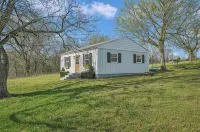Away from the bustle of the city, close to the lake, perfect for families