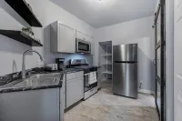 Beautiful fully remodeled 1 bd apt w King size bd - 3-Star