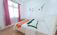 Simply Homy Guest House Gembiraloka - balcony