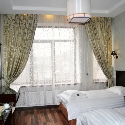 Happy Inn na Sofijskoj โรงแรมใกล้สถานี Rybatskoye