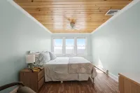 Spacious Beachfront home in vibrant Beach Community! - Wi-Fi