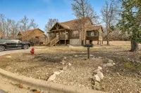 Minutes from Sdc! Pools! Scenic Wooded Views! Lake! - Hytter