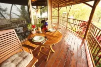 Bamboo Bliss: Ocean Views & Waterfalls Await! - 5-Sterne